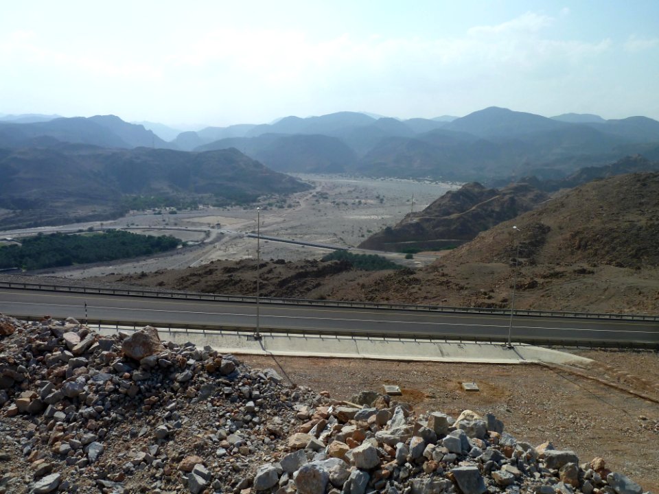 Wadi-oman-barrier-3