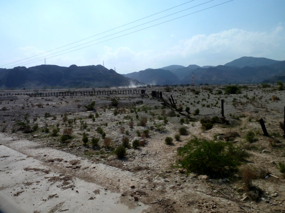 Wadi-oman-barrier-1