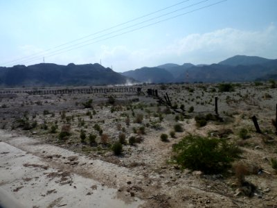 Wadi-oman-barrier-1