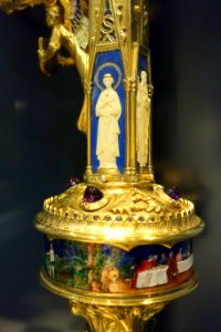 Staff of the Bishop of Tuy, made by Masriera brothers, view 2, Catalan, 1907 AD, gold with ivory figures attributed to E. Bernabes - Museo Nacional de Artes Decorativas - Madrid, Spain - DSC08046