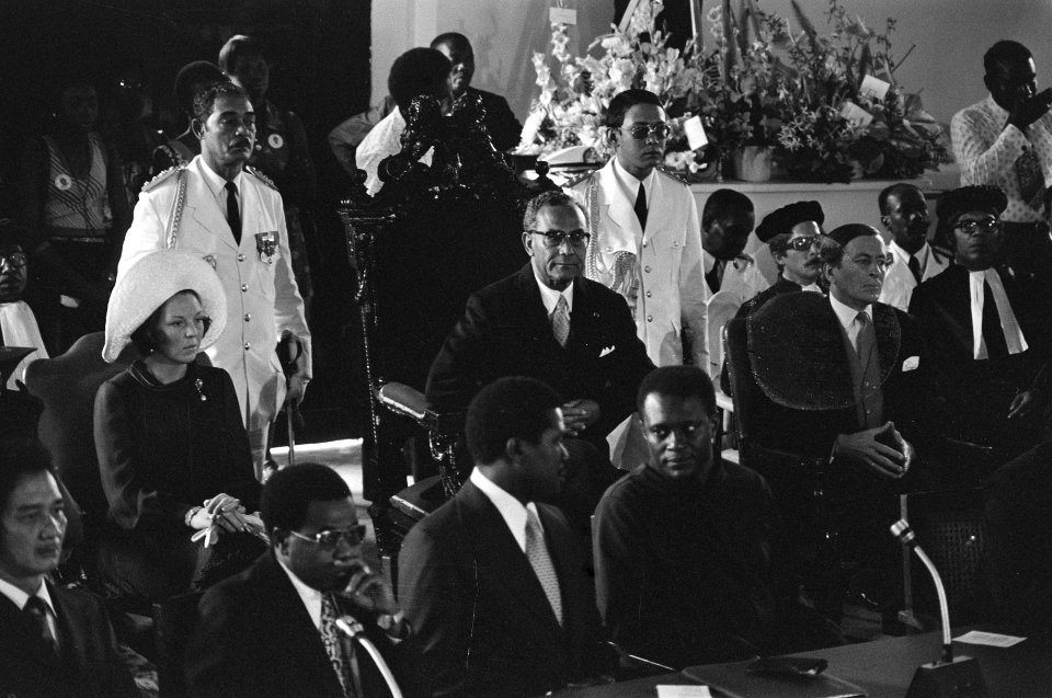 Suriname onafhankelijkheid op 2511 etc. souvereiniteitsoverdracht in Hervormd, Bestanddeelnr 928-3025