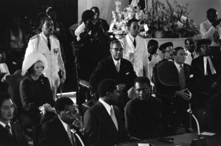 Suriname onafhankelijkheid op 2511 etc. souvereiniteitsoverdracht in Hervormd, Bestanddeelnr 928-3025