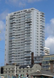 Sussex Heights seen from Lower Esplanade, King's Road, Brighton (August 2010)