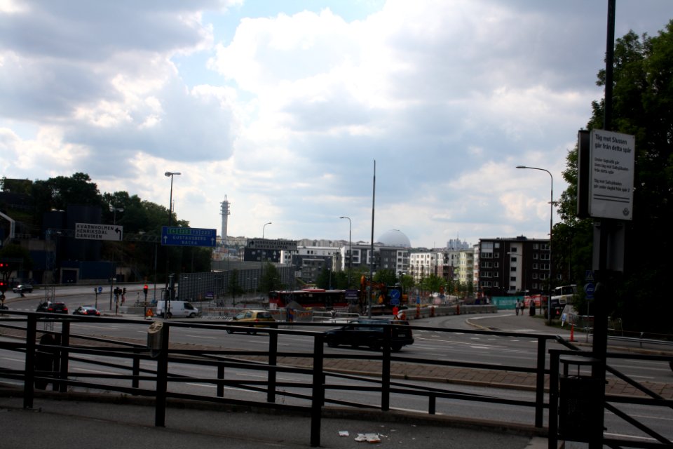 Vy över Henriksdal-tågstation