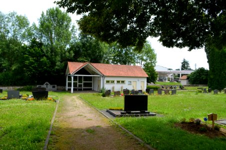 Staden, Friedhof, Trauerhalle