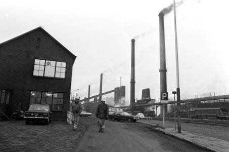 Staking bij Hoogovens, exterieur, Bestanddeelnr 926-2371