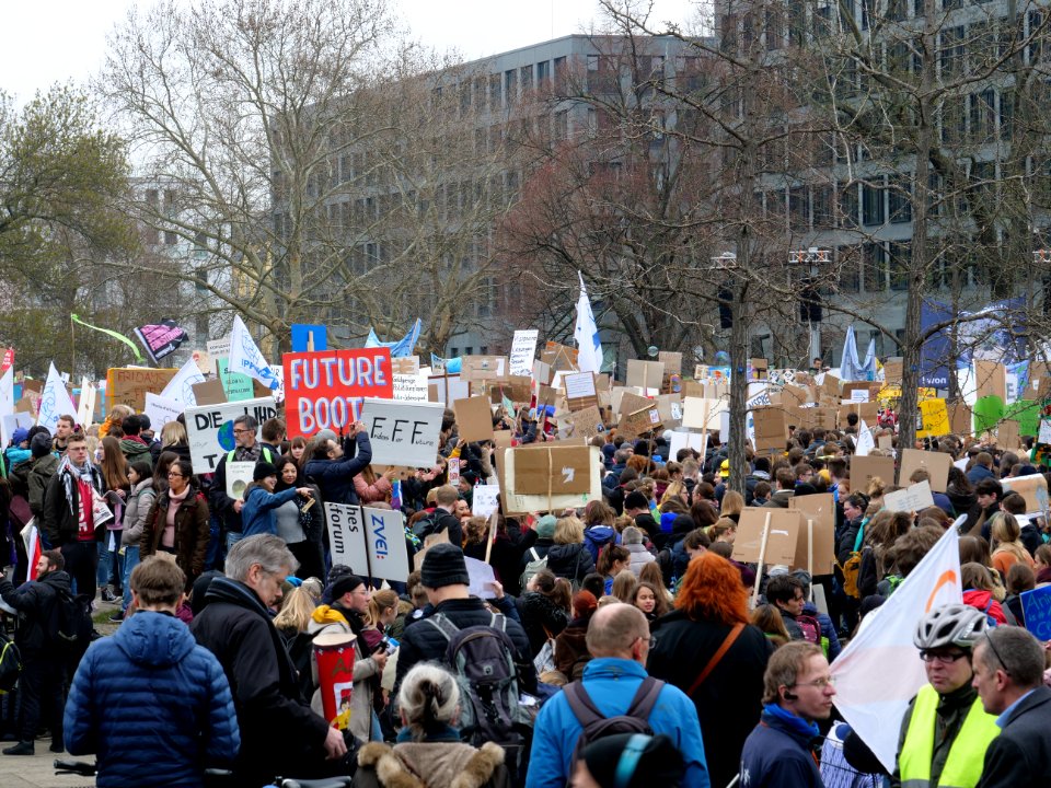Start of the FridaysForFuture demonstration Berlin 29-03-2019 04