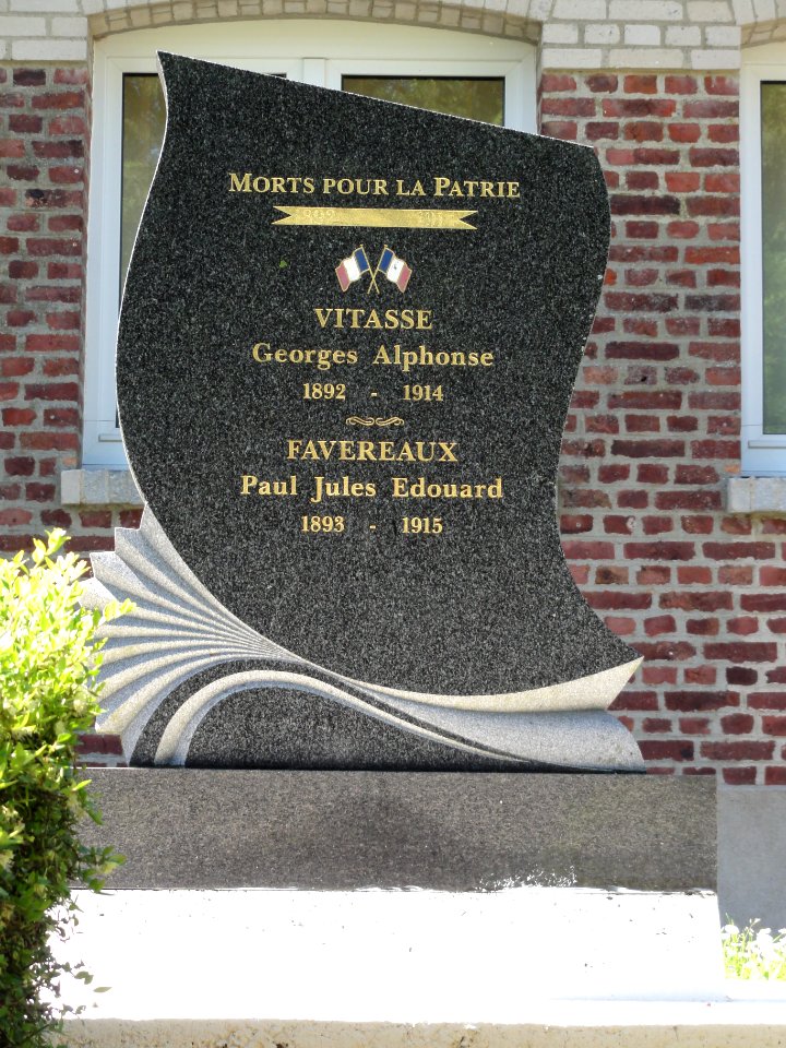 Surfontaine (Aisne) monument aux morts