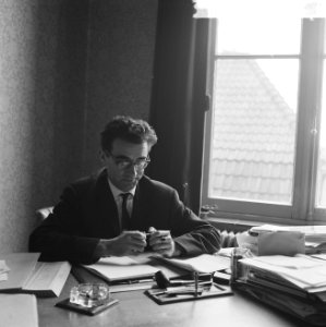 Stadhuis van Veghel, de heer Jongeneel, gemeente-ambtenaar Veghel, secretaris Bo, Bestanddeelnr 916-0984