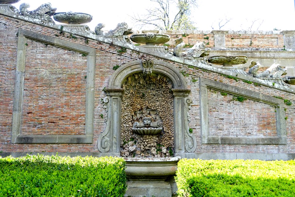 Stairway and fountain in the Garden of the Caryatids - Villa Farnese - Caprarola, Italy - DSC02312