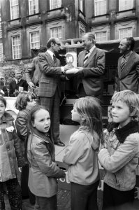 Start aktie Melk moet terug naar school op Binnenhof, kamerlid Beekmans (D66, Bestanddeelnr 928-5745