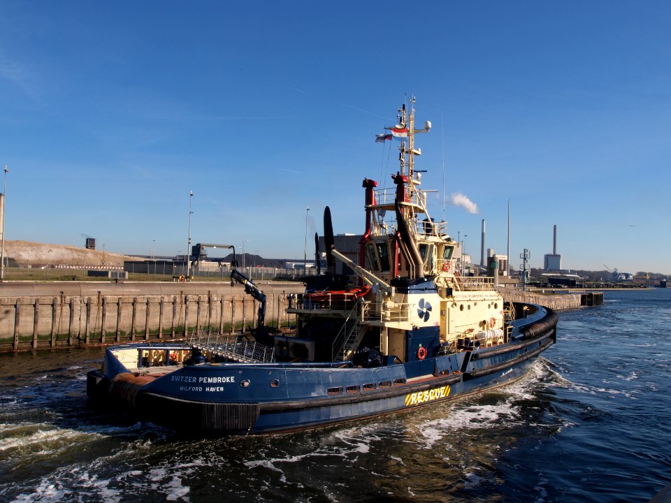 Svitzer Pembroke IMO 9557927 in the locks of IJmuiden, Port of Amsterdam photo-8