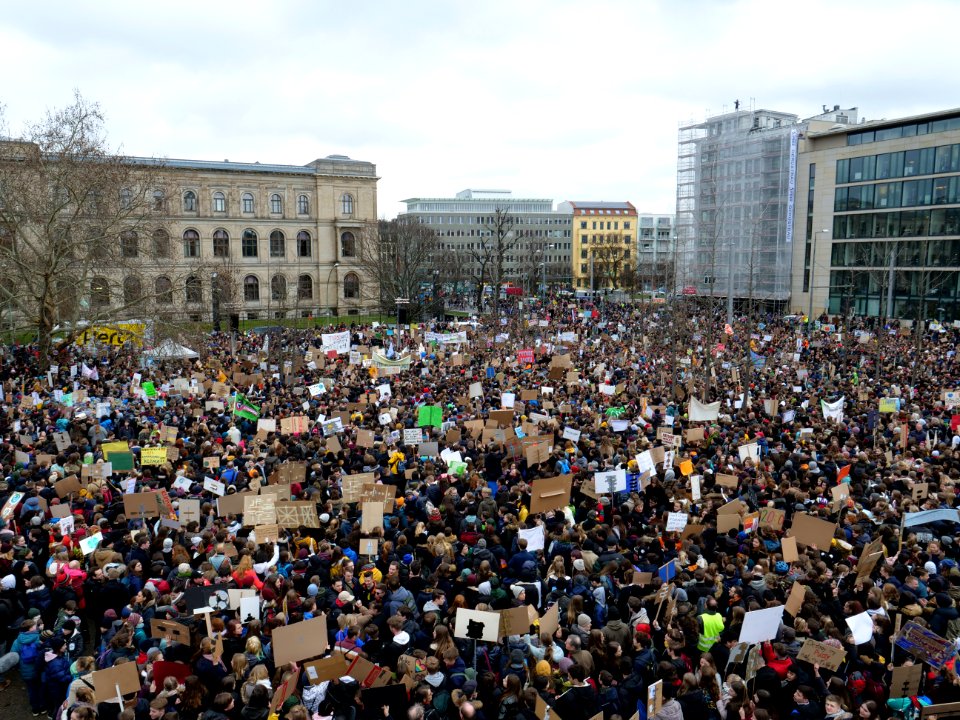 Start of the FridaysForFuture demonstration Berlin 15-03-2019 view from top 09