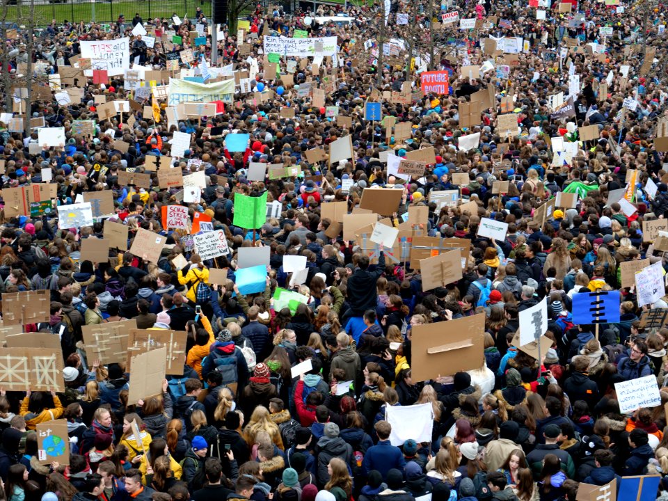 Start of the FridaysForFuture demonstration Berlin 15-03-2019 view from top 24