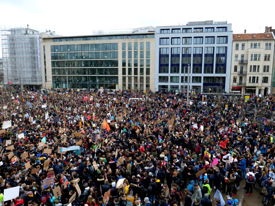 Start of the FridaysForFuture demonstration Berlin 15-03-2019 view from top 27