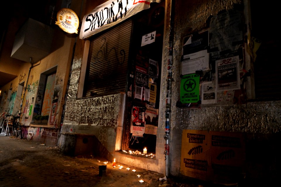 Syndikat at night after eviction 2020-08-07 10