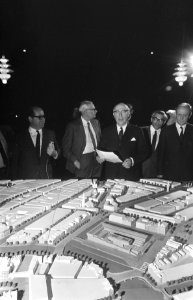 Stadhuisontwerp van de Weense architect Wilhelm Holzbauer in een internationale , Bestanddeelnr 921-8799