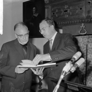 Staatsprijs voor letterkunde de P. C. Hooftprijs uitgereikt aan prof. dr. F. G. , Bestanddeelnr 916-5471