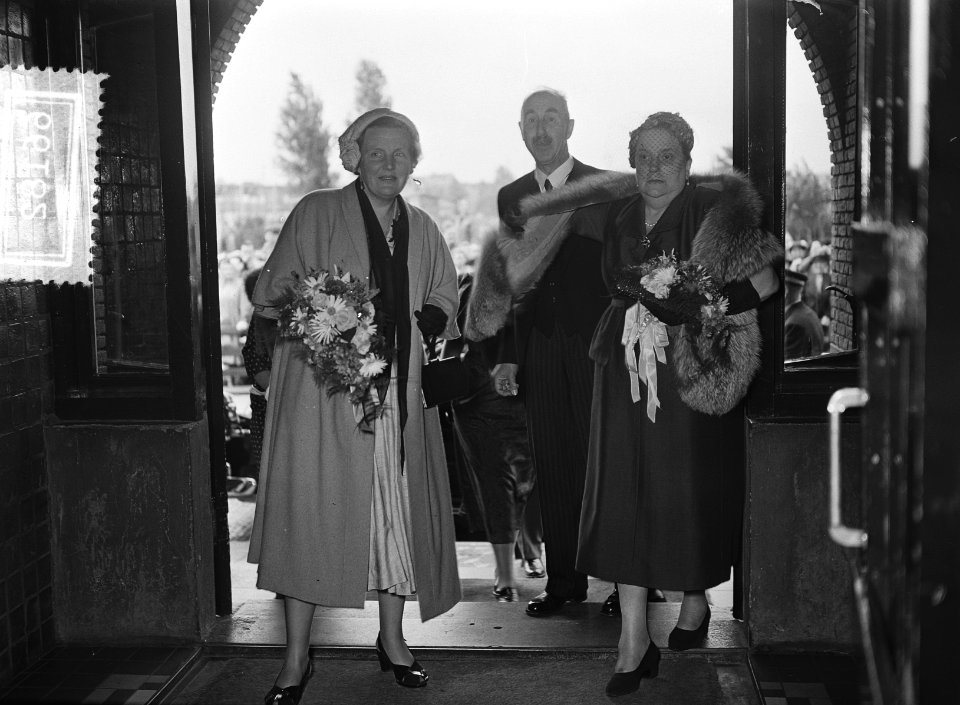 Staatsbezoek president Coty aan Nederland. Mevrouw Coty en koningin Juliana bezo, Bestanddeelnr 906-6182