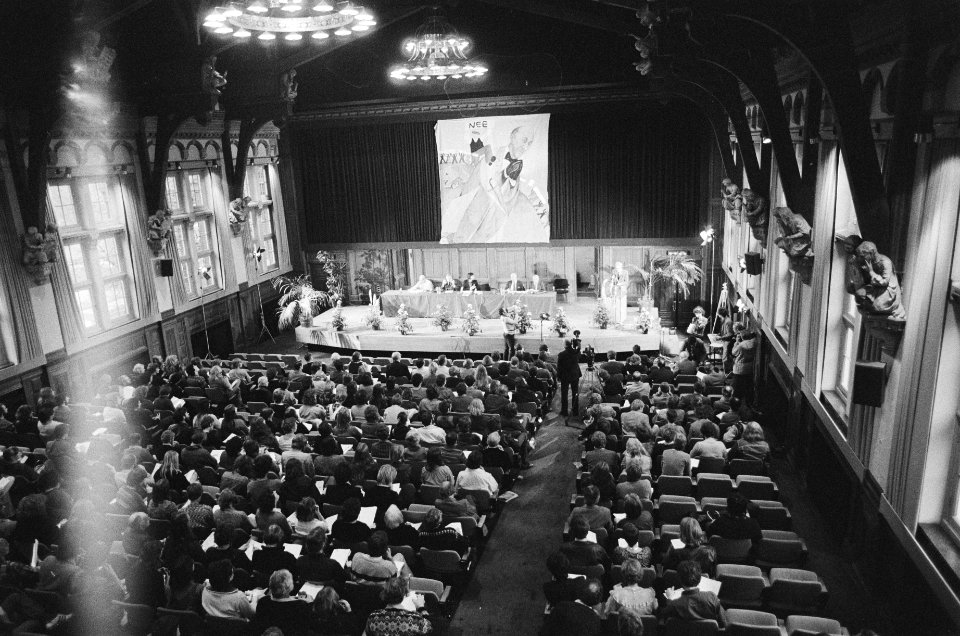 Symposium tegen Neutronenbom in Tropenmuseum Amsterdam overzicht, Bestanddeelnr 930-0501