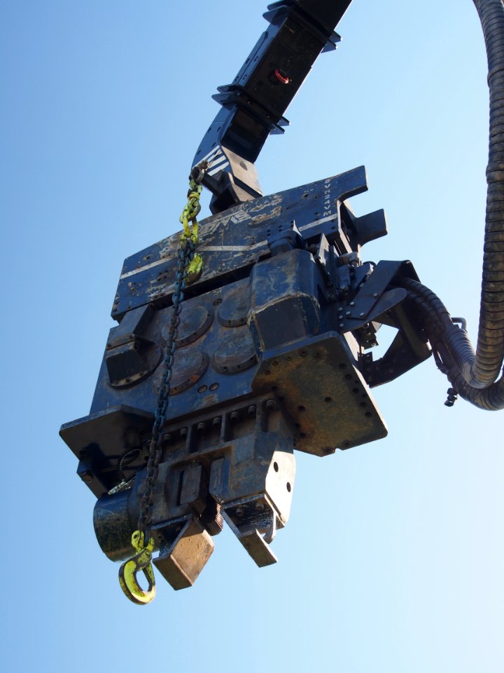 SVR 24 VM - Vibratory hammer pic2