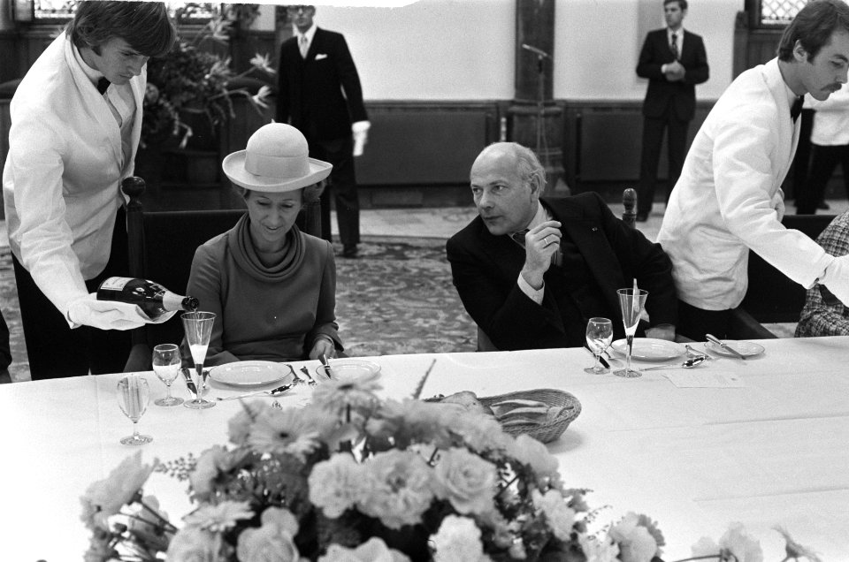Staatsbezoek uit Senegal, lunch in Ridderzaal, president Senghor en mevrouw Den , Bestanddeelnr 927-5383