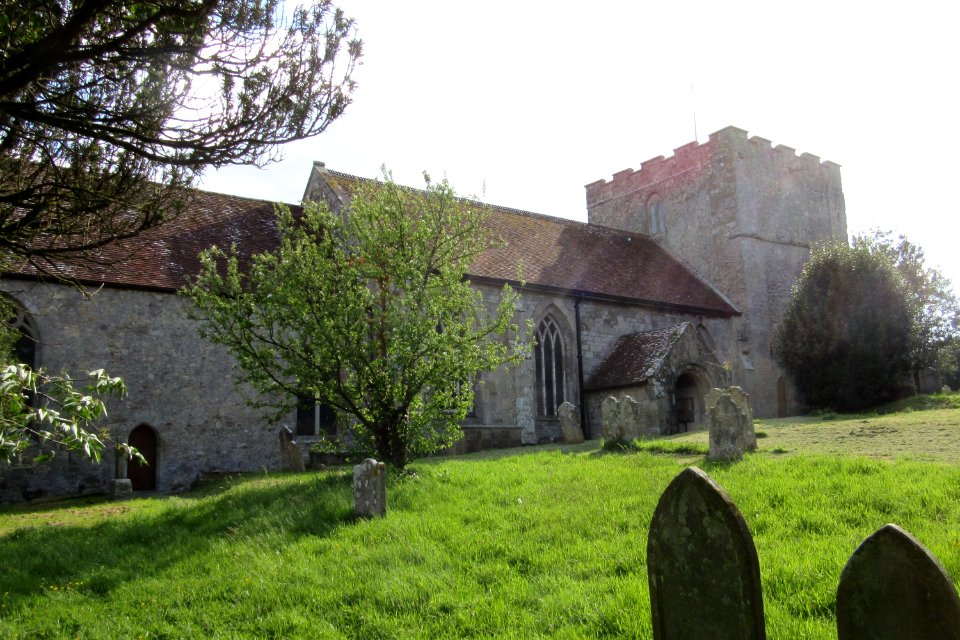 St Michael the Archangel's Church, Main Road (A3054), Shalfleet (May 2016) (1)