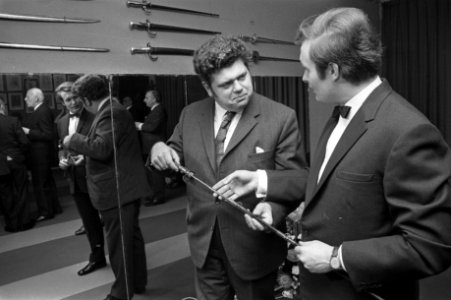 Staatssecretaris Vonhoff opent schermschool Van Oeveren , Amsterdam Vonhoff (, Bestanddeelnr 925-1073