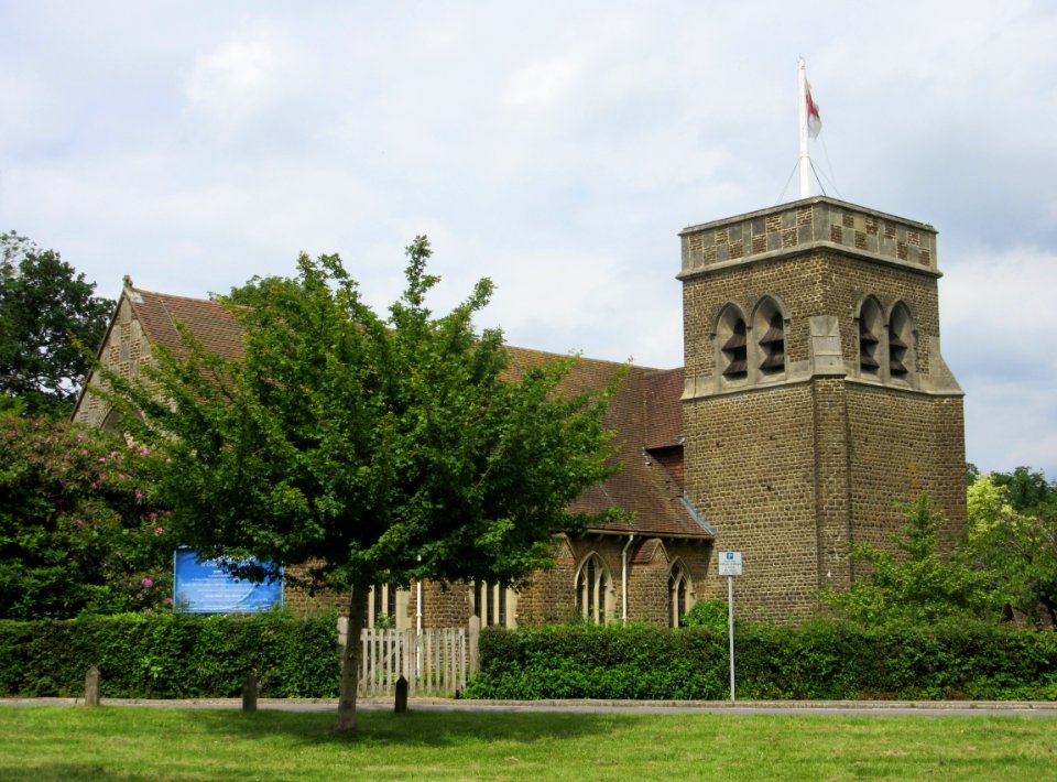 St Christopher's Church, Farnham Lane, Haslemere (June 2015) (1)