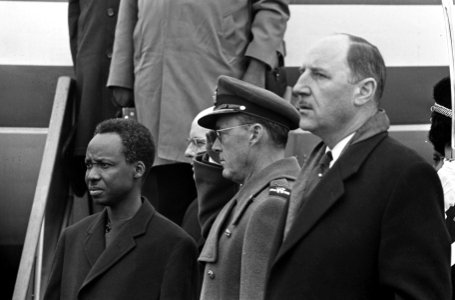 Staatsbezoek president Nyerere van Tanzania. Op vliegveld Soesterberg tijdens he, Bestanddeelnr 917-6690