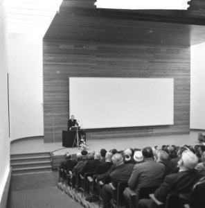 Staatssecretaris Mr IJ Scholten opende nieuwe zalen van Rijksmuseum ( mr van , Bestanddeelnr 914-0841
