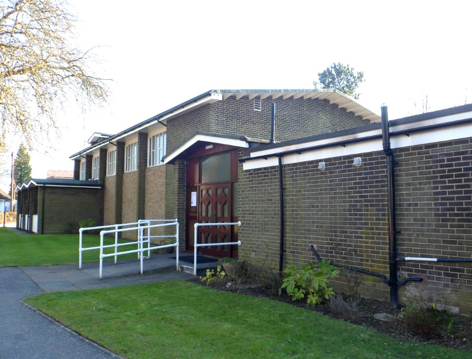St Ambrose's Church, Warren Park, Warlingham (April 2013) (3)