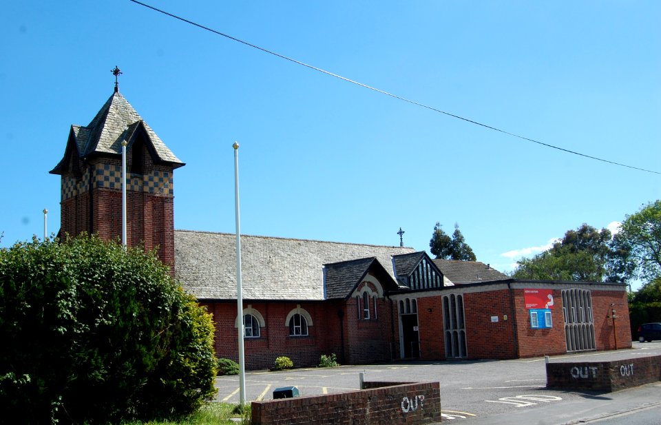 St Patrick's Church, Manor Road, Hayling Island (May 2019) (8)