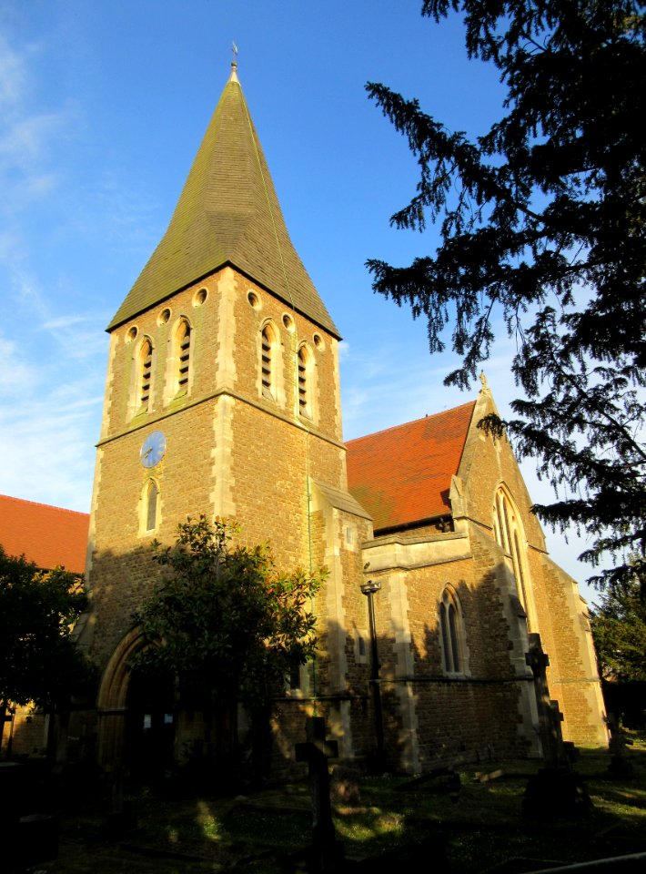 St Peter's Church, Burwood Road, Hersham (NHLE Code 1188005) (June 2015) (4)