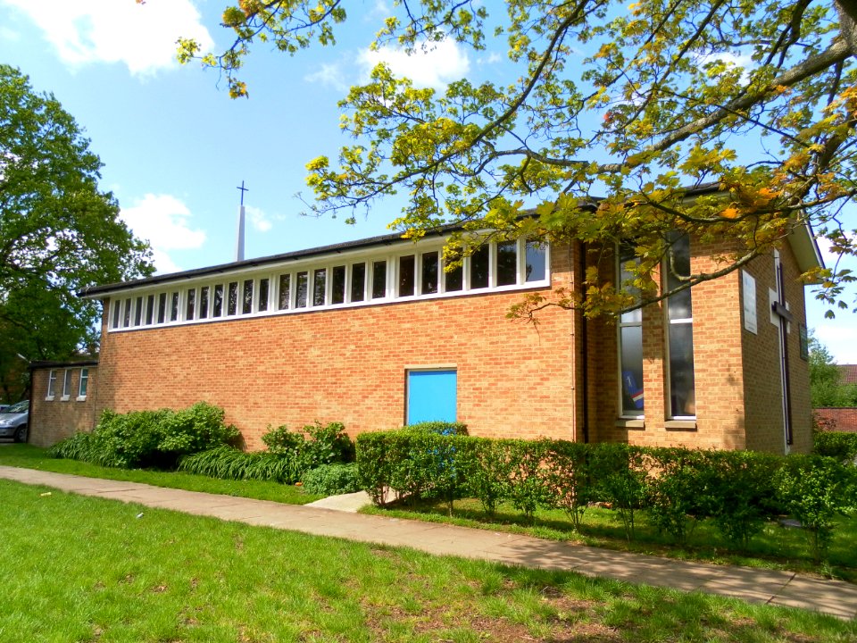 St Elizabeth's Church, Barnfield Road, Northgate, Crawley (May 2012) (5)
