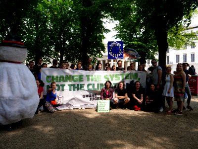 Start of the FridaysForFuture protest Berlin 24-05-2019 08