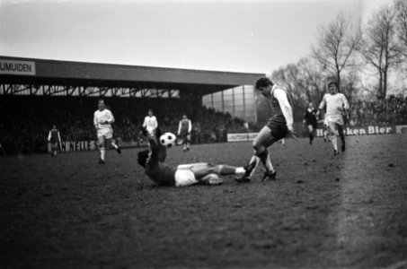 Telstar tegen Feijenoord 1-0 Nico Jansen en doelman Van der Meeren, Bestanddeelnr 928-9815
