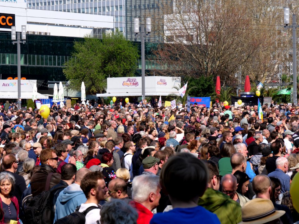 Start of the Mietenwahnsinn demonstration in Berlin 06-04-2019 05