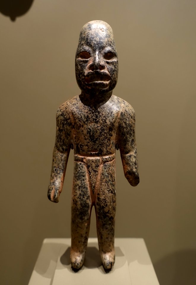 Standing figure, Highland Olmec culture, Guerrero state, Middle Formative period, c. 900-500 BC, serpentine - Dallas Museum of Art - DSC04587