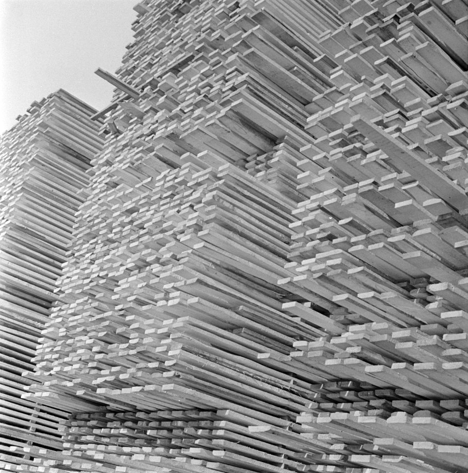 Stapels gezaagde planken, Bestanddeelnr 191-0644