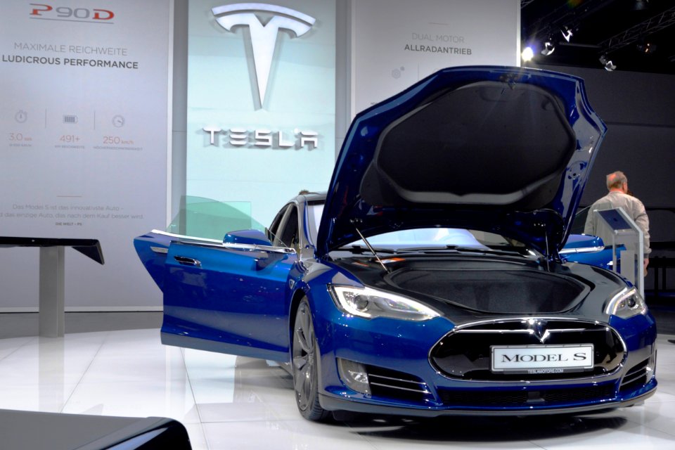 Tesla S P90D at IAA 2015. Spielvogel2