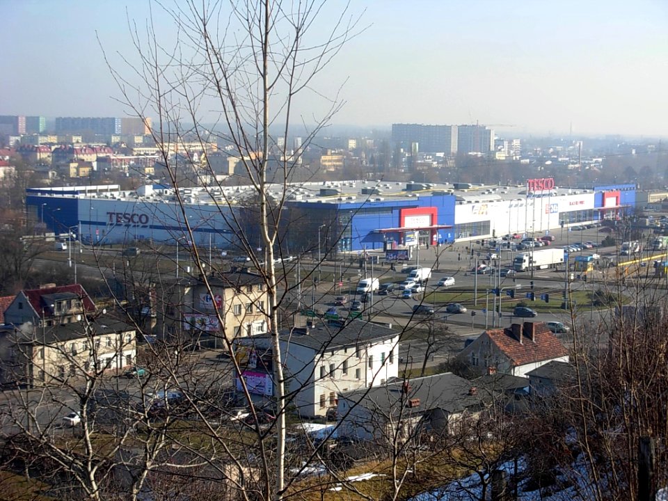 Tesco i rondo Toruńskie ze zbocza 2010