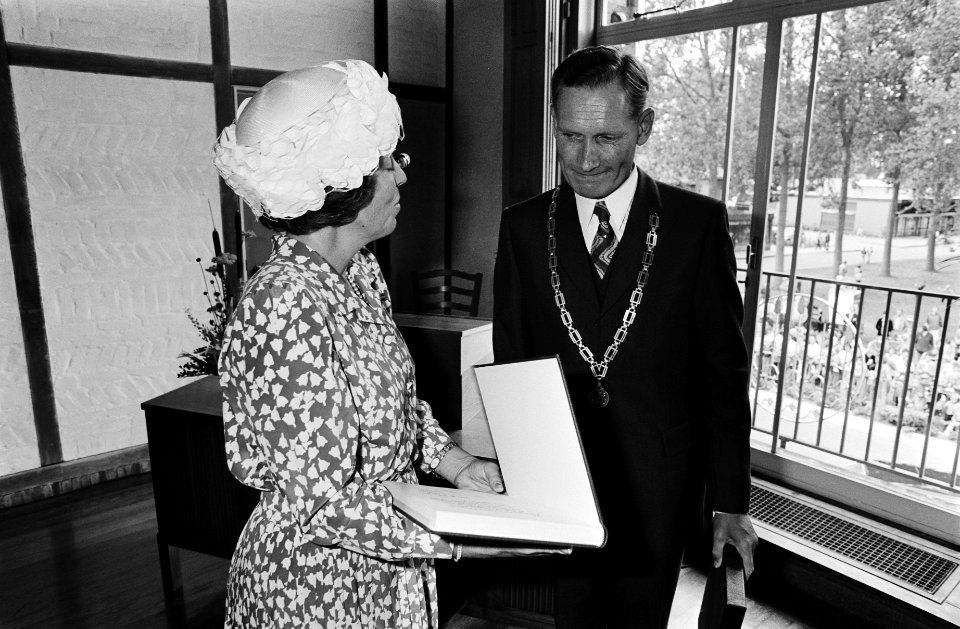 Ter gelegenheid van het 50-jarig bestaan van de polder is een jubileumboek uitge, Bestanddeelnr 930-9780
