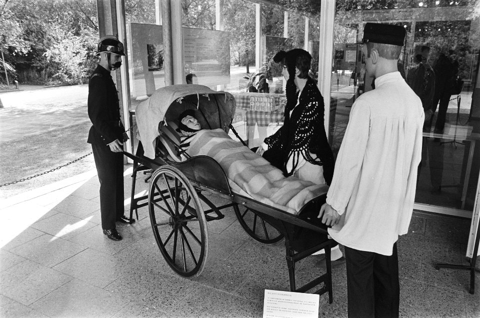 Tentoonstelling vijfenzeventig jaar GG en GD in Glazenhuis in Amstelpark, Amster, Bestanddeelnr 928-7310