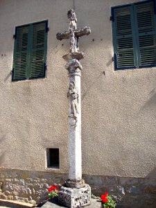 St.Jean-de-Vaux (Saône-et-Loire, Fr) croix