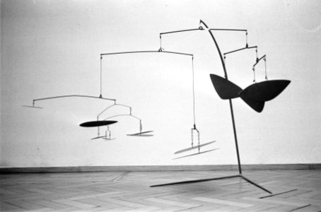 Tentoonstelling Kinetische Plastiek Am. beeldhouwer Alexander Calder in Stedelij, Bestanddeelnr 922-8368