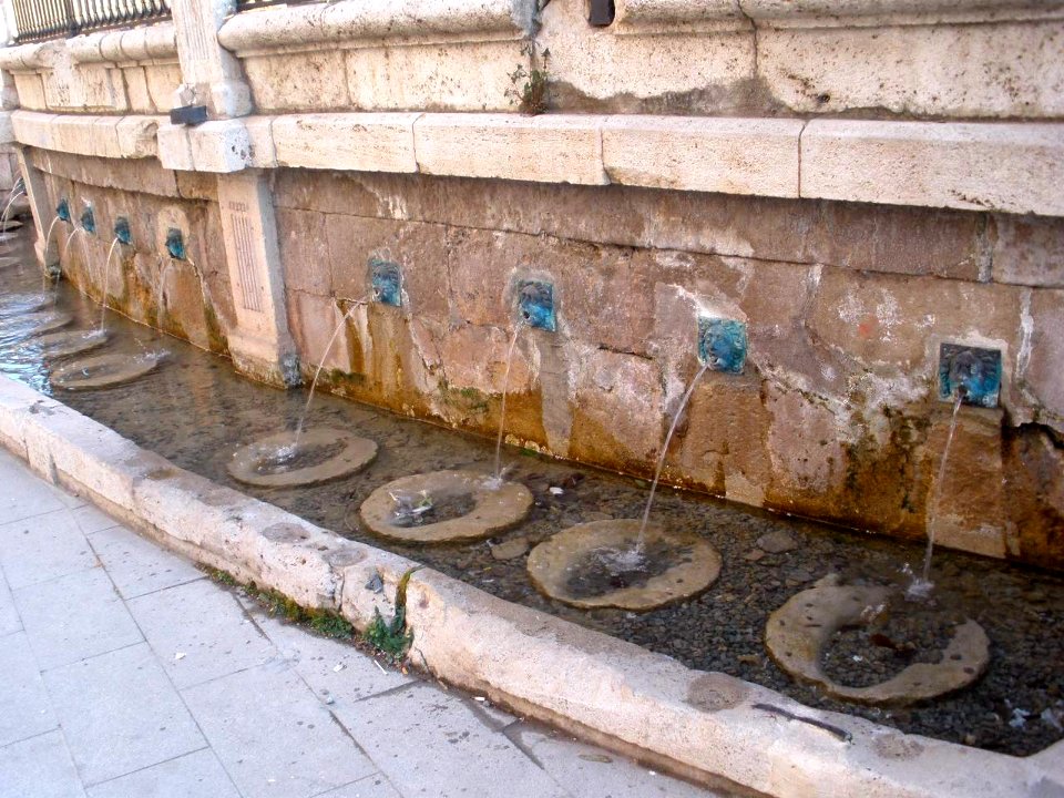 Teruel - fuente junto al Convento de San Francisco 1