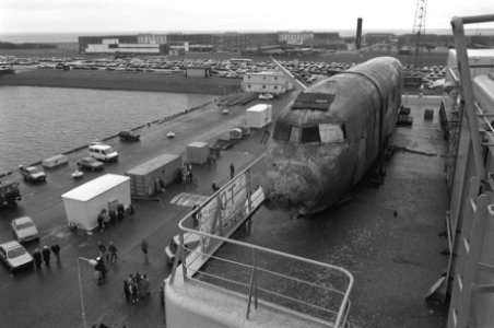 Terugkeer Fairwind-eskader in Den Helder Douglas DC2 aan boord Hr. Ms. Zuider, Bestanddeelnr 934-3773