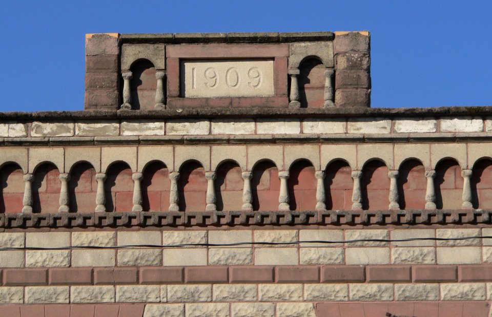 Tackett-Underwood building upper W detail 1
