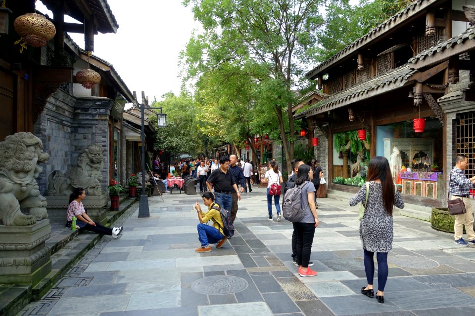 Street scene - Kuanzhai Alleys - Chengdu, China - DSC05311